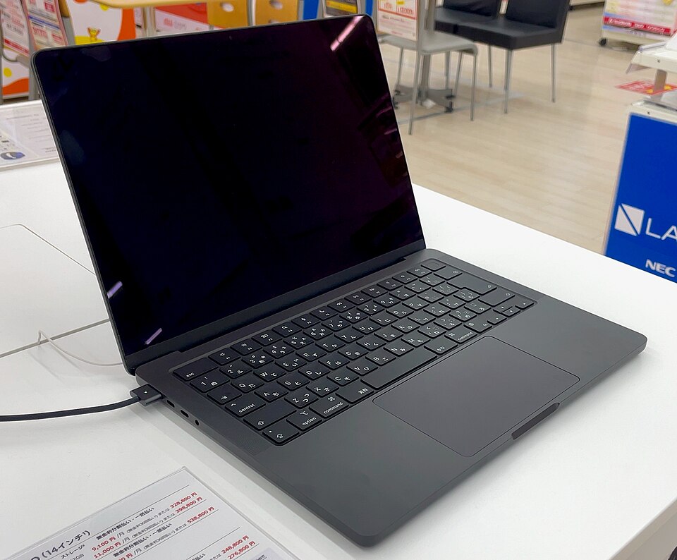 MacBook Pro 14-inch M2 Max · 32 GB RAM · 2 TB SSD