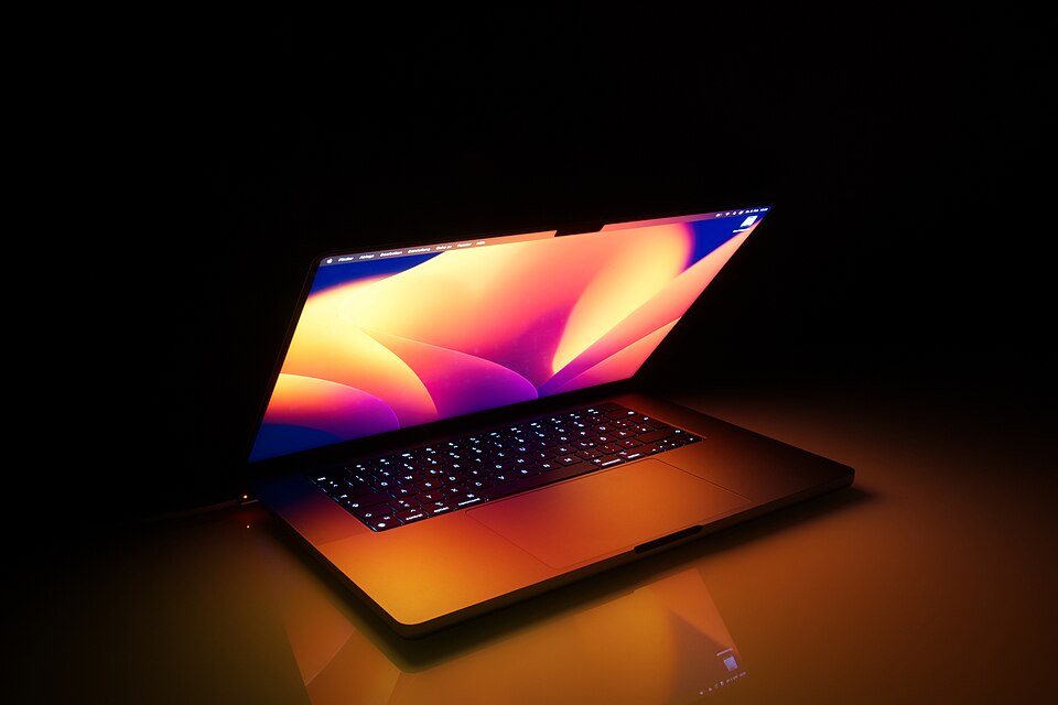 MacBook Pro 16-inch M1 Max · 32 GB RAM · 2 TB SSD
